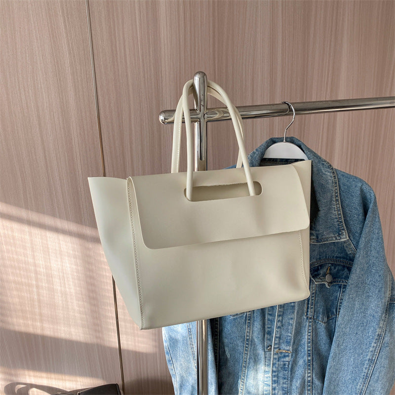 Large-capacity commuter tote bag